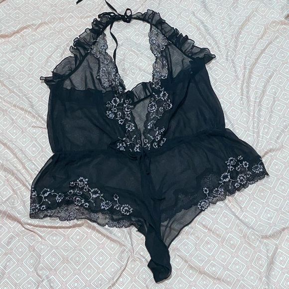 Sheer, Deep V Lingerie - Picture 4 of 5